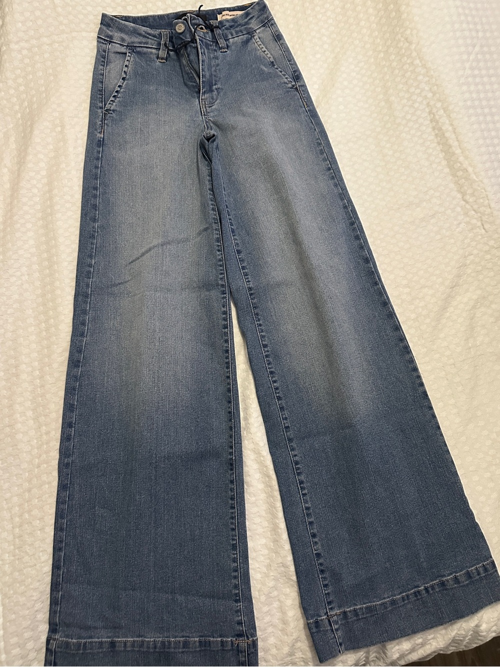 BCBGeneration Wide-Leg High Waist Denim Jean Trousers in Medium Blue